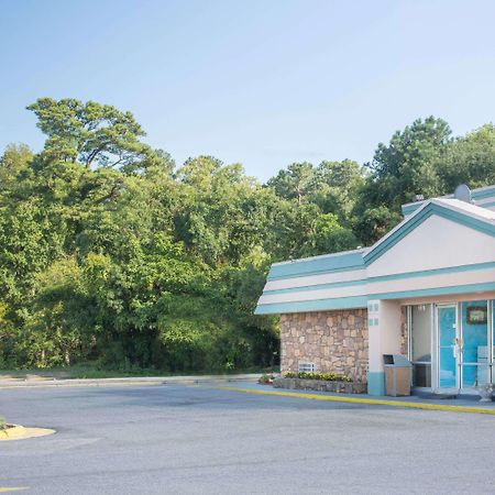 Super 8 By Wyndham Durham/University Area Nc מראה חיצוני תמונה