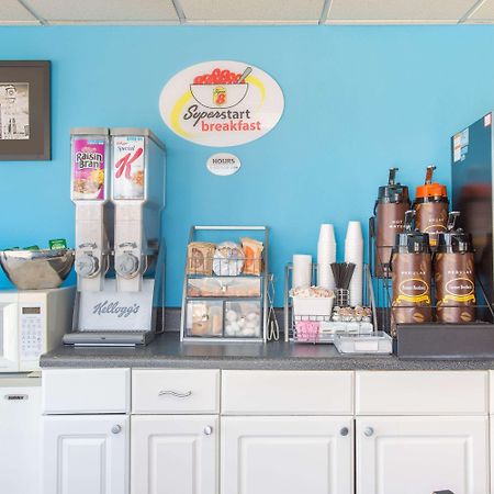 Super 8 By Wyndham Durham/University Area Nc מראה חיצוני תמונה