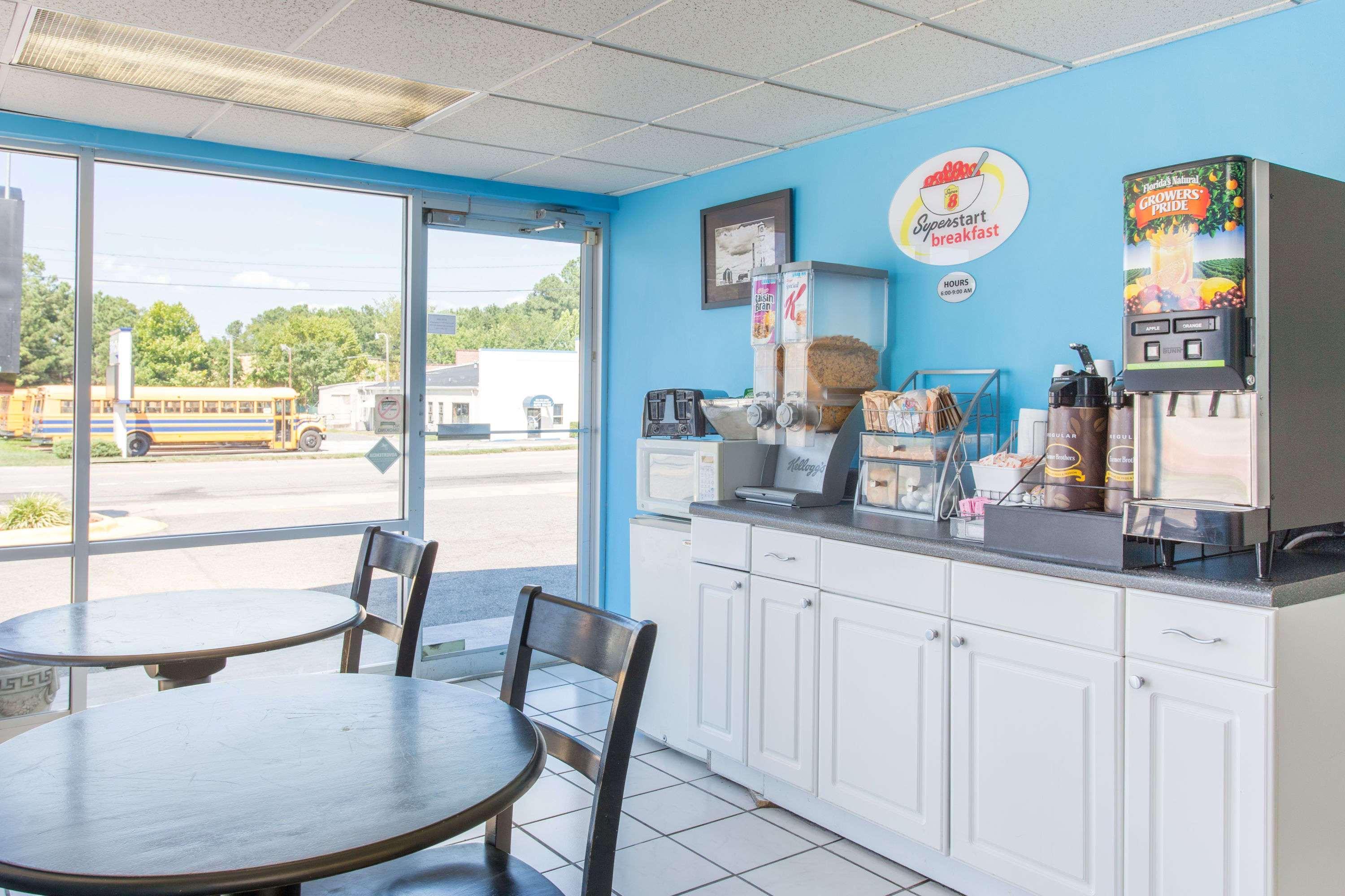 Super 8 By Wyndham Durham/University Area Nc מראה חיצוני תמונה