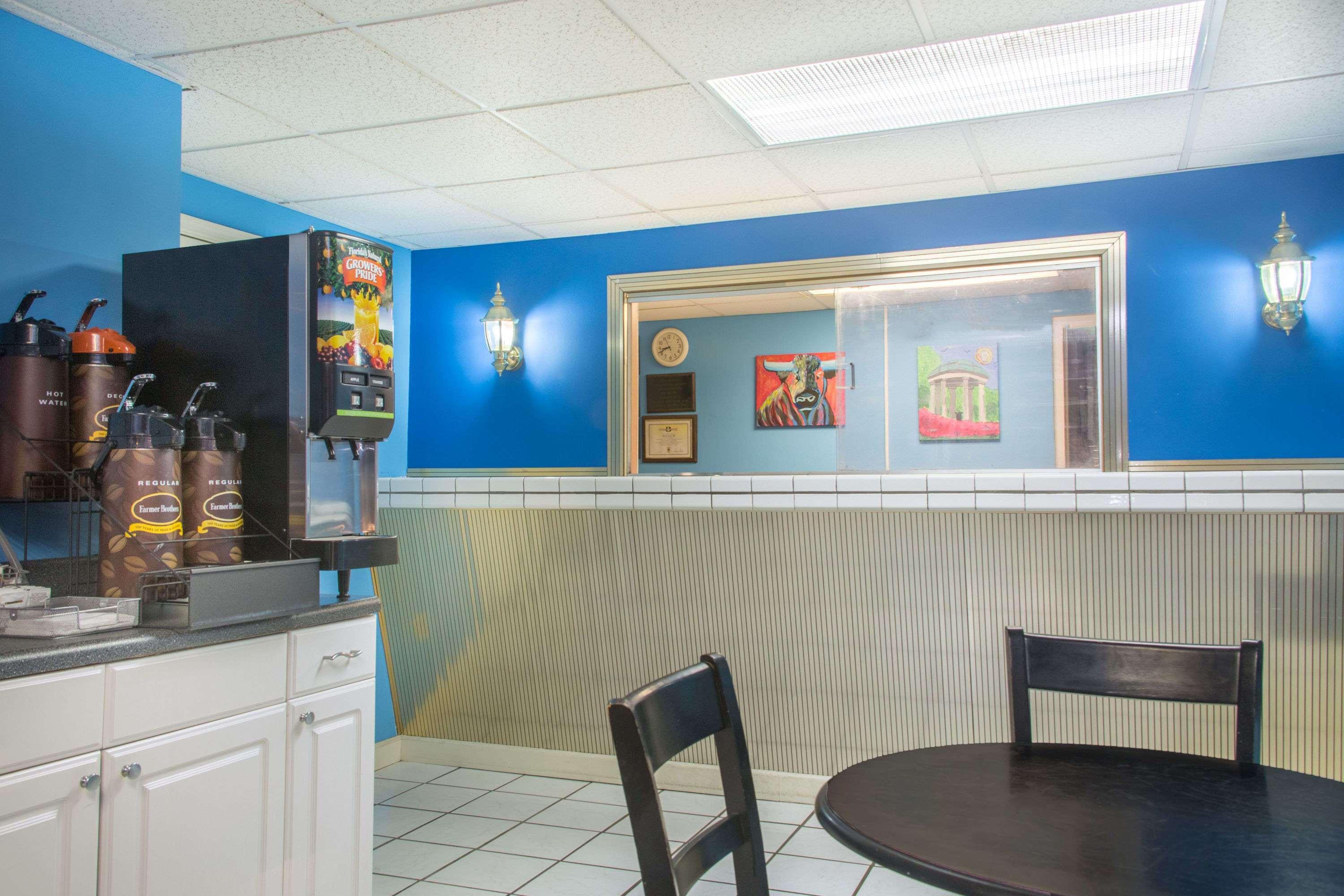 Super 8 By Wyndham Durham/University Area Nc מראה חיצוני תמונה
