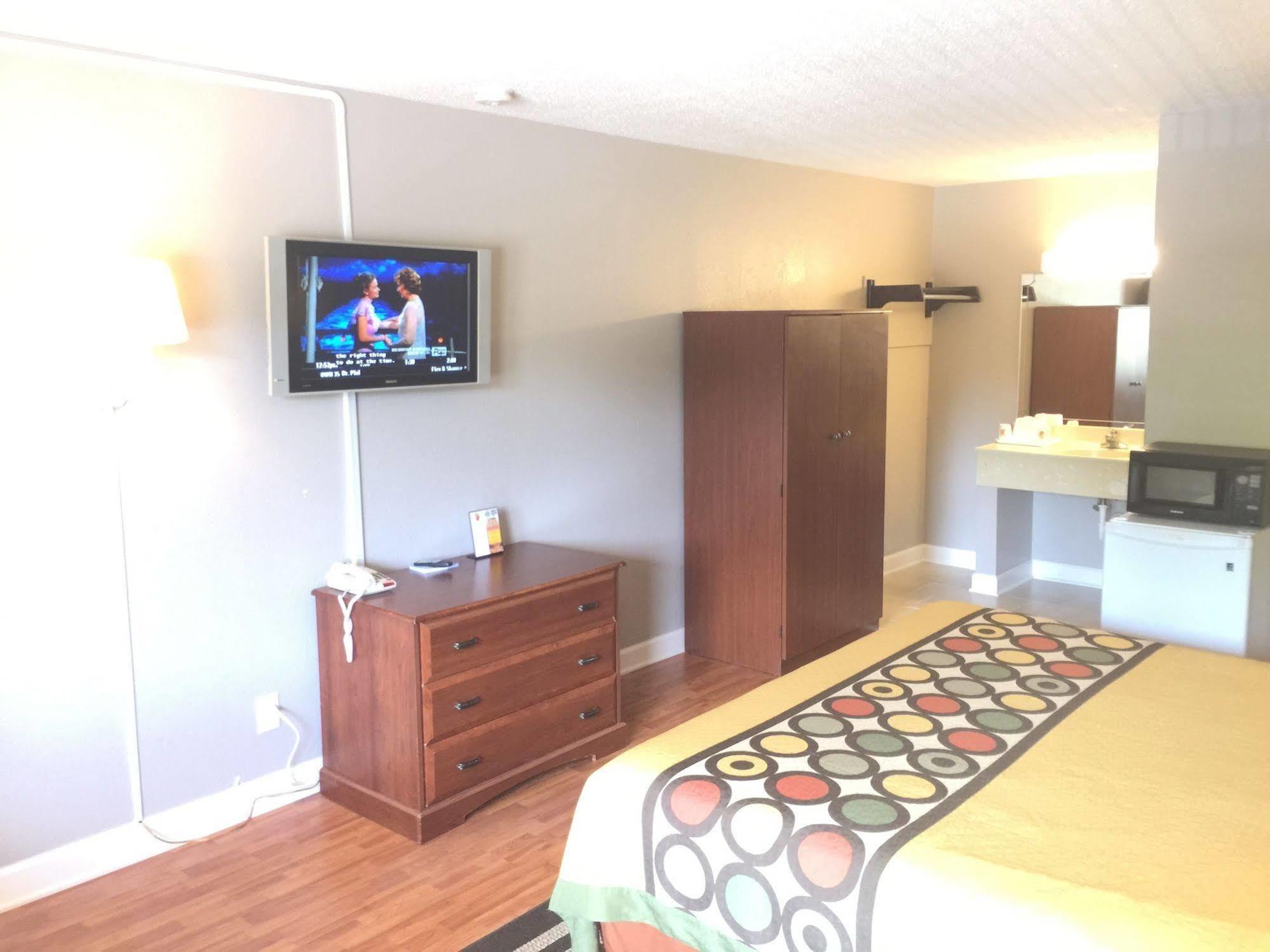 Super 8 By Wyndham Durham/University Area Nc מראה חיצוני תמונה