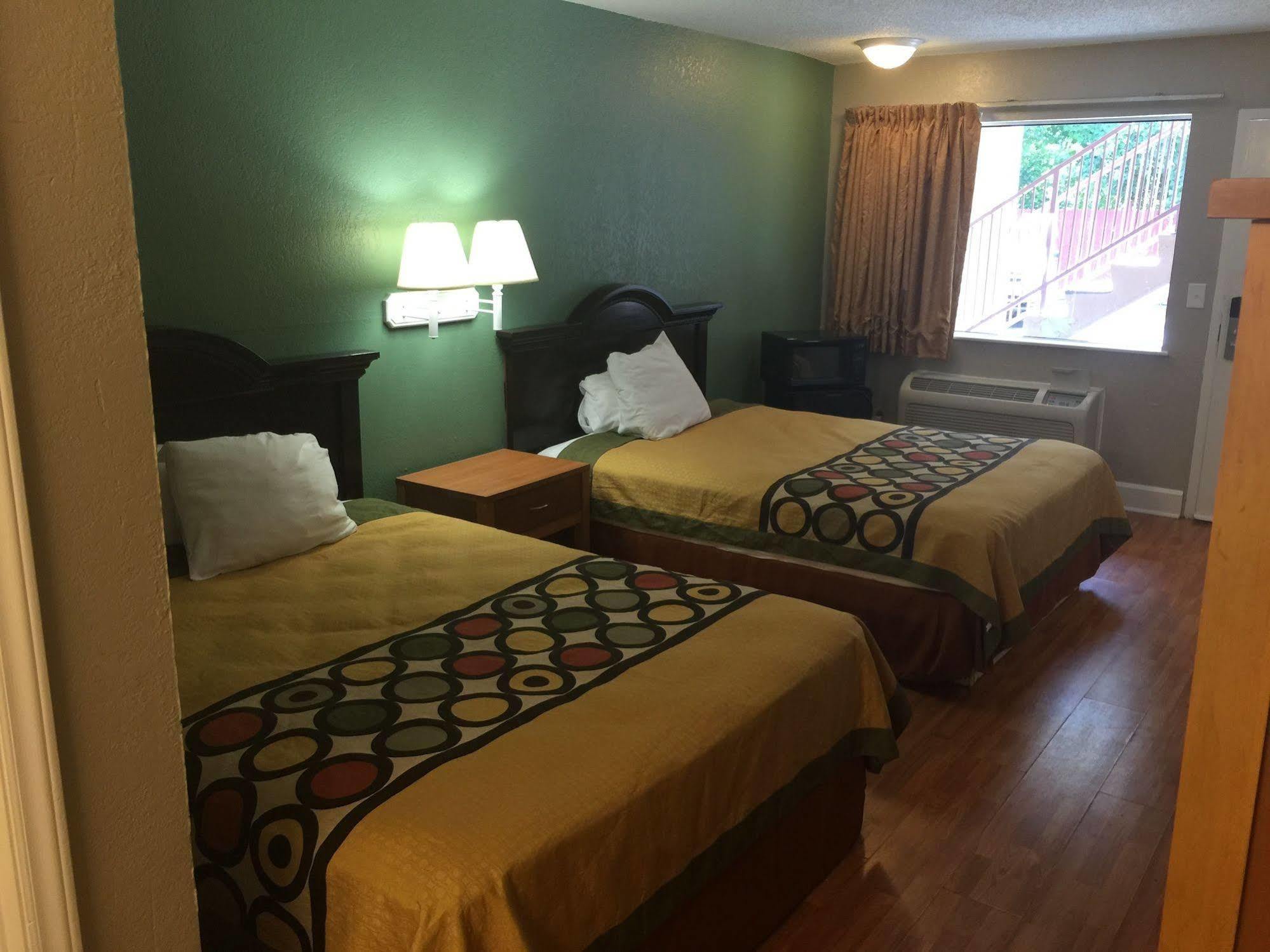 Super 8 By Wyndham Durham/University Area Nc מראה חיצוני תמונה