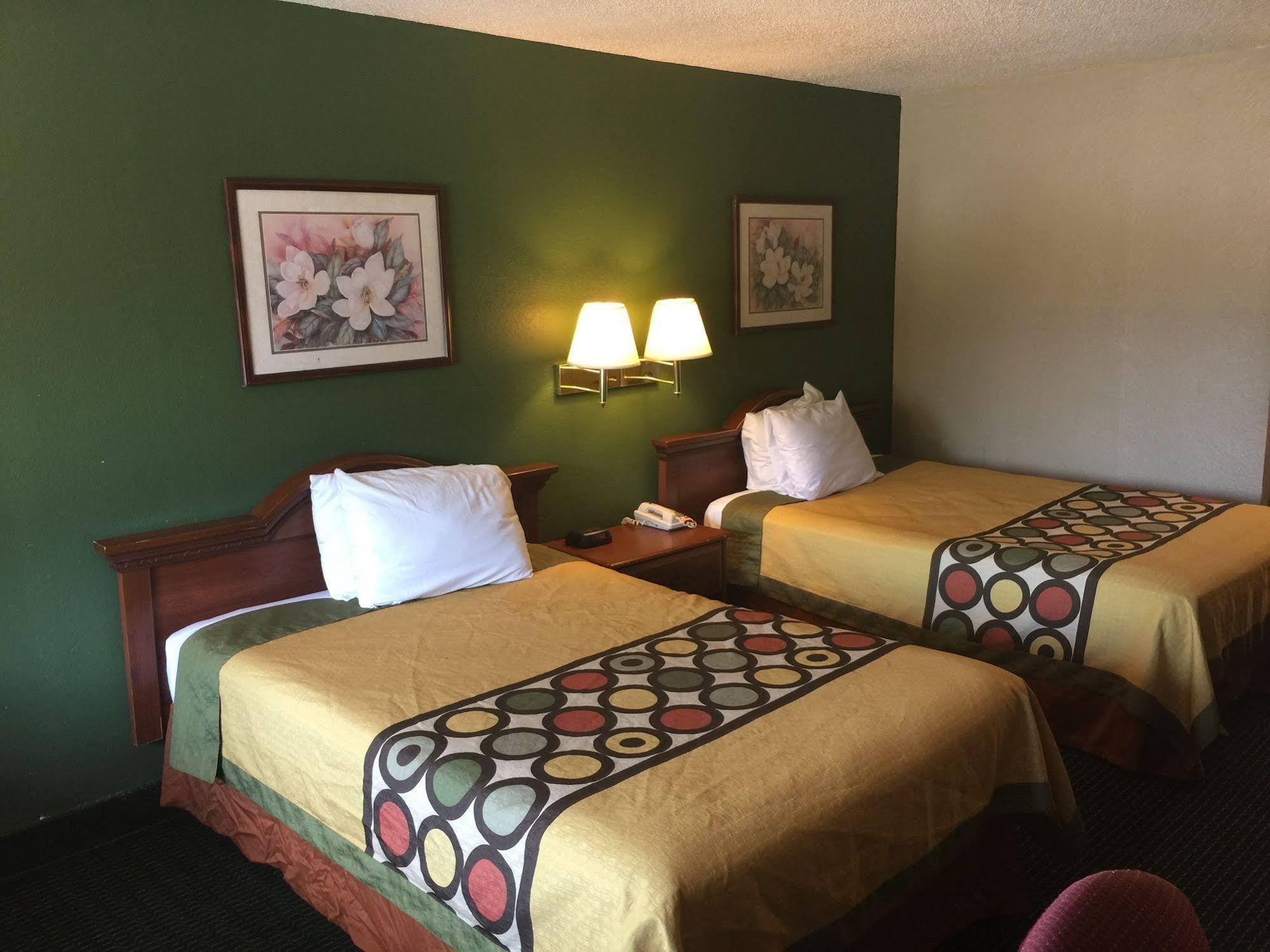 Super 8 By Wyndham Durham/University Area Nc מראה חיצוני תמונה