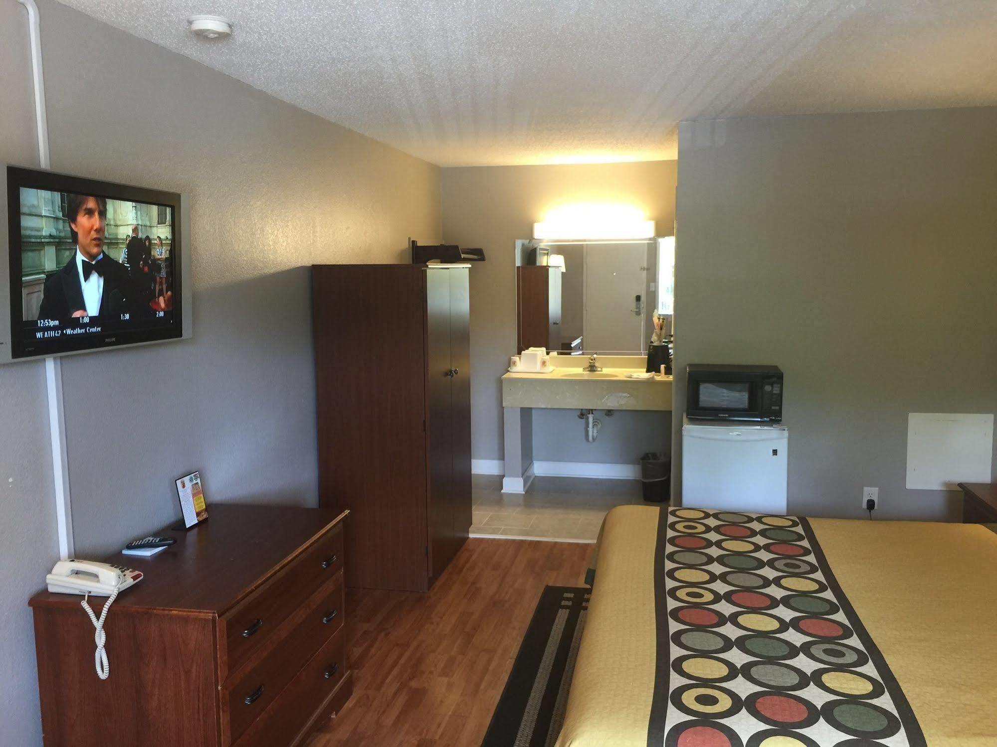 Super 8 By Wyndham Durham/University Area Nc מראה חיצוני תמונה