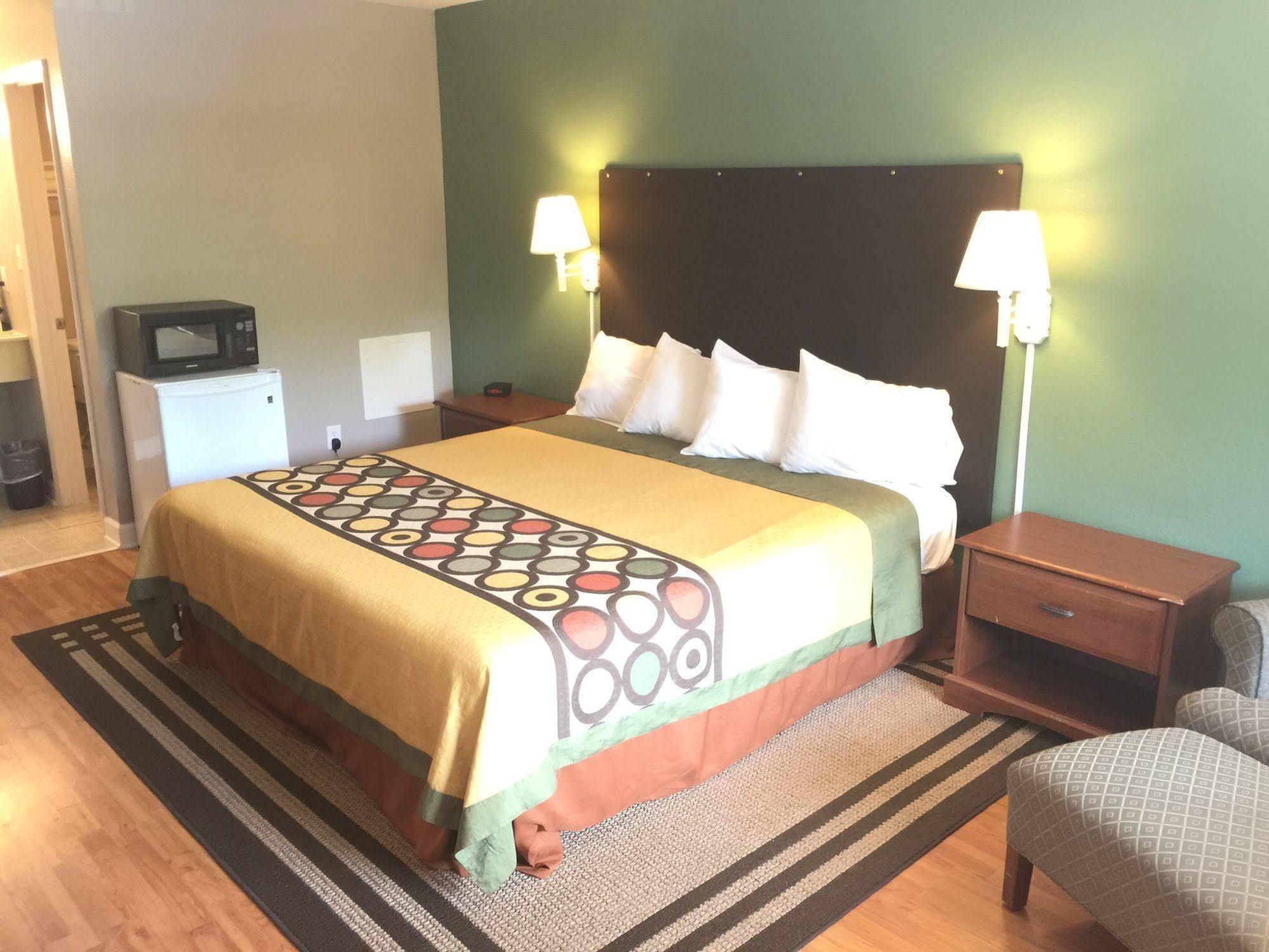 Super 8 By Wyndham Durham/University Area Nc מראה חיצוני תמונה