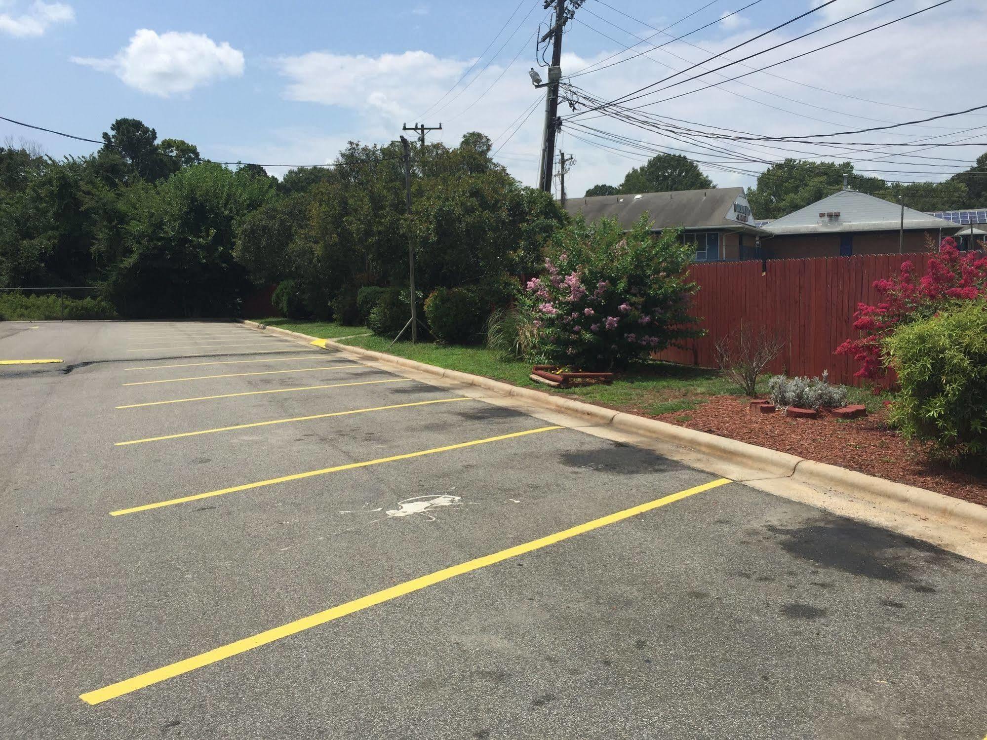 Super 8 By Wyndham Durham/University Area Nc מראה חיצוני תמונה
